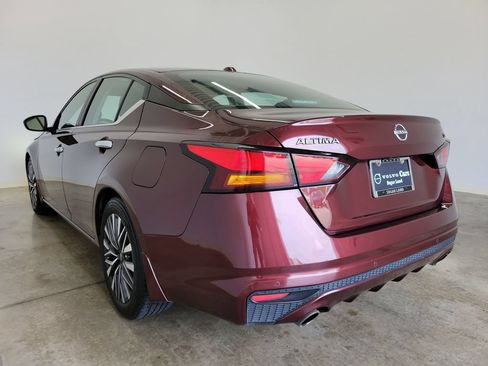 Used 2024 Nissan Altima 2.5 SV w/ SV Premium Package FWD image 7