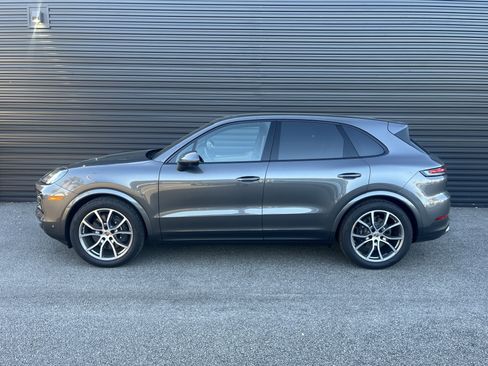 Certified 2025 Porsche Cayenne image 2
