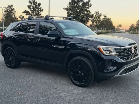 New 2026 Volkswagen Atlas Cross Sport SE image 2