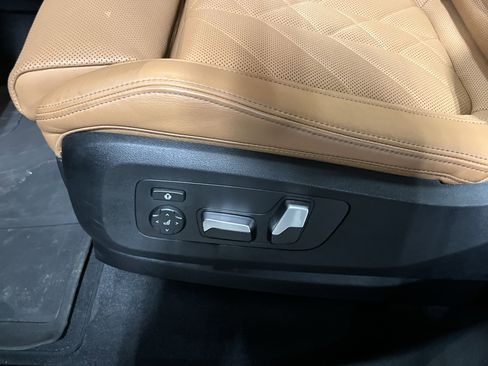 Used 2024 BMW X5 xDrive40i w/ Parking Assistance Package image 18