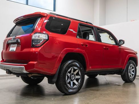 Used 2022 Toyota 4Runner TRD Off-Road Premium AWD/4WD image 11