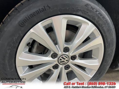 Used 2018 Volkswagen Golf S image 18