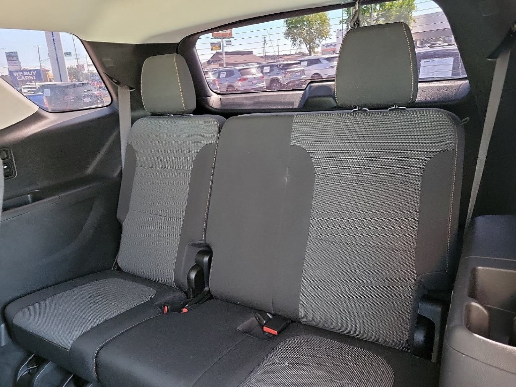 Used 2021 Chevrolet Traverse LT FWD image 10