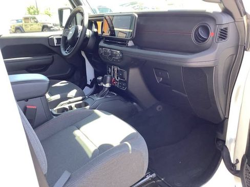 Used 2025 Jeep Wrangler Unlimited Rubicon w/ Convenience Group AWD/4WD image 37