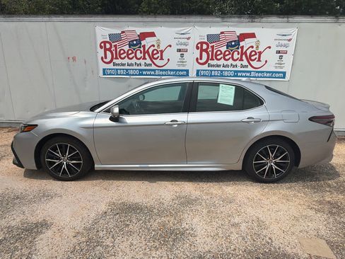Used 2024 Toyota Camry SE FWD image 7
