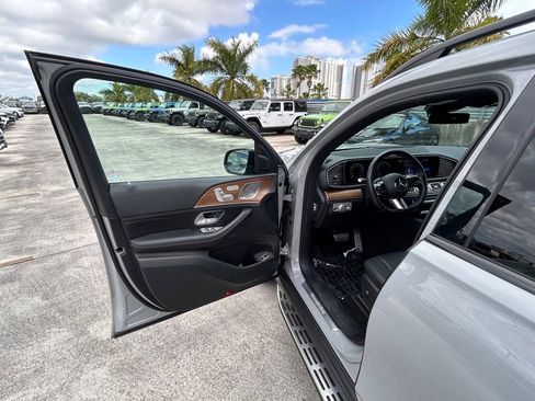 Used 2024 Mercedes-Benz GLS 450 4MATIC w/ AMG Line Exterior image 25