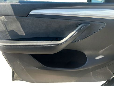 Used 2023 Tesla Model Y Long Range image 17