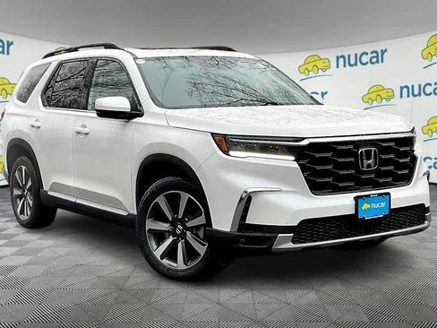 New 2025 Honda Pilot Touring image 1