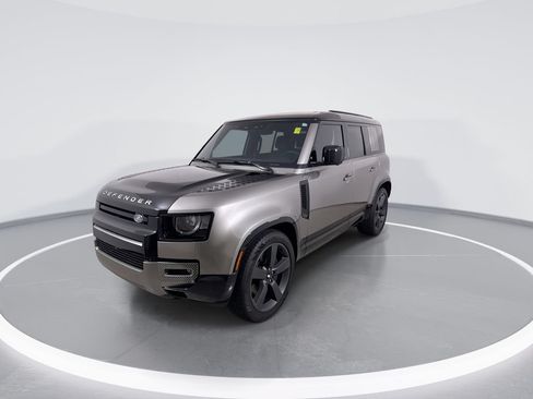 Used 2025 Land Rover Defender 110 X-Dynamic SE AWD/4WD image 4