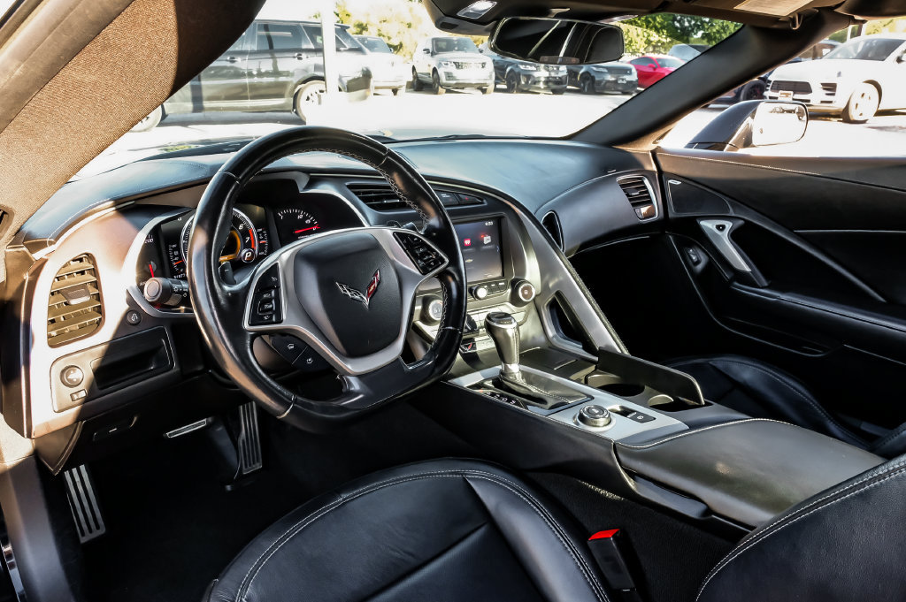 Used 2019 Chevrolet Corvette Stingray Coupe w/ 1LT RWD image 11