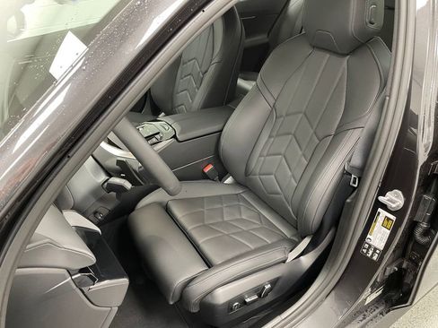 Used 2025 BMW 530i xDrive image 30