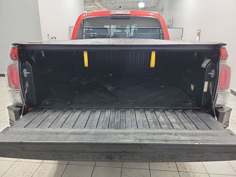 Used 2022 Toyota Tacoma TRD Sport image 17