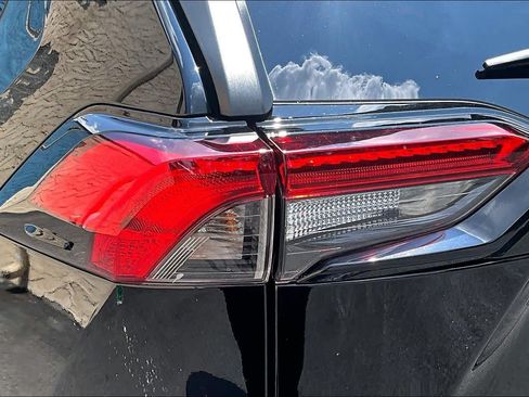 Used 2021 Toyota RAV4 LE FWD image 29