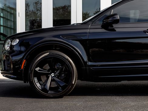 Used 2022 Bentley Bentayga image 14