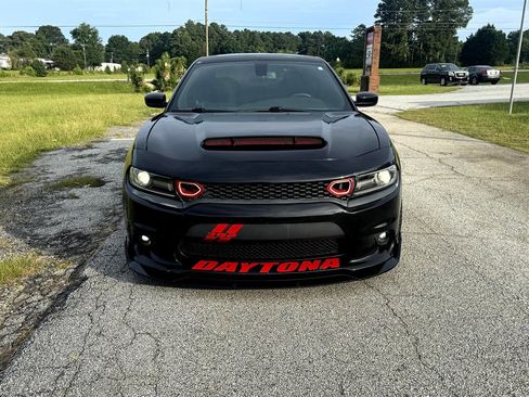 Used 2017 Dodge Charger R/T image 2