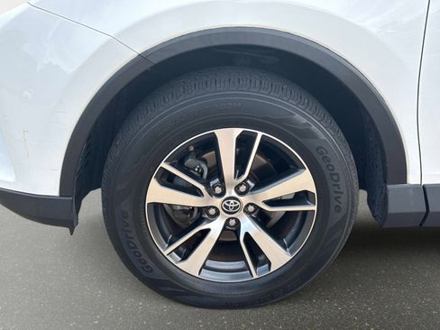 Used 2018 Toyota RAV4 XLE FWD image 10