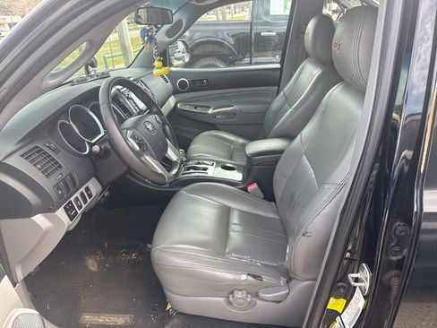 Used 2014 Toyota Tacoma 4x4 Double Cab w/ SR5 Package image 4