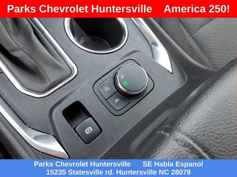 Certified 2022 Chevrolet Traverse LT FWD image 9