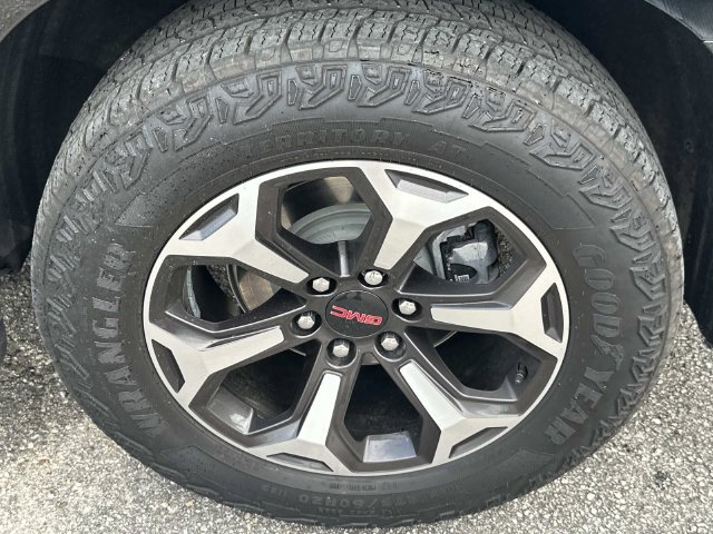 Used 2025 GMC Yukon AT4 Ultimate AWD/4WD image 17