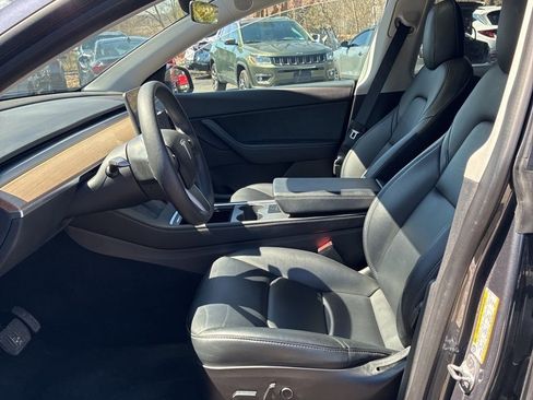 Used 2022 Tesla Model Y Long Range image 5