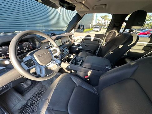 Used 2023 Land Rover Defender 110 S image 4