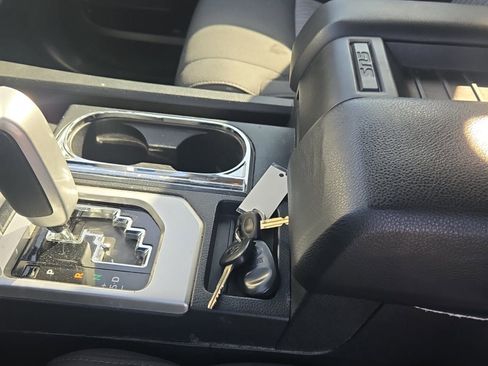 Used 2016 Toyota Tundra SR5 w/ SR5 Upgrade Package image 9