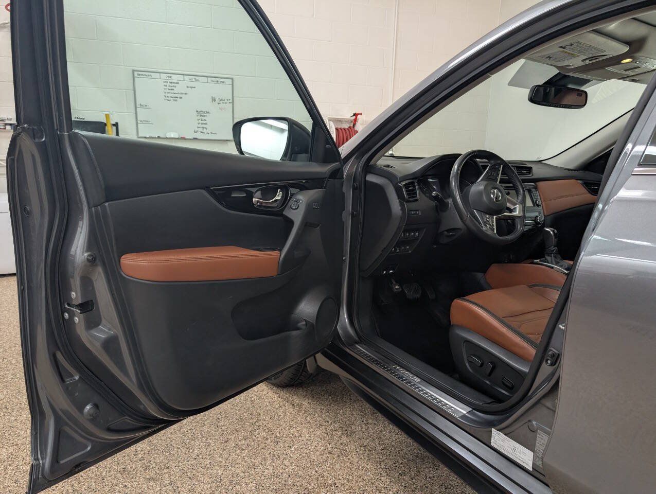 Used 2017 Nissan Rogue AWD image 6