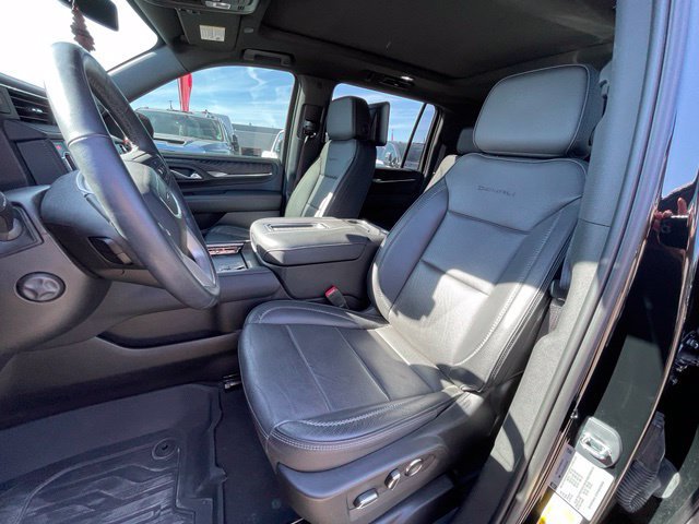 Used 2023 GMC Yukon XL Denali AWD/4WD image 11
