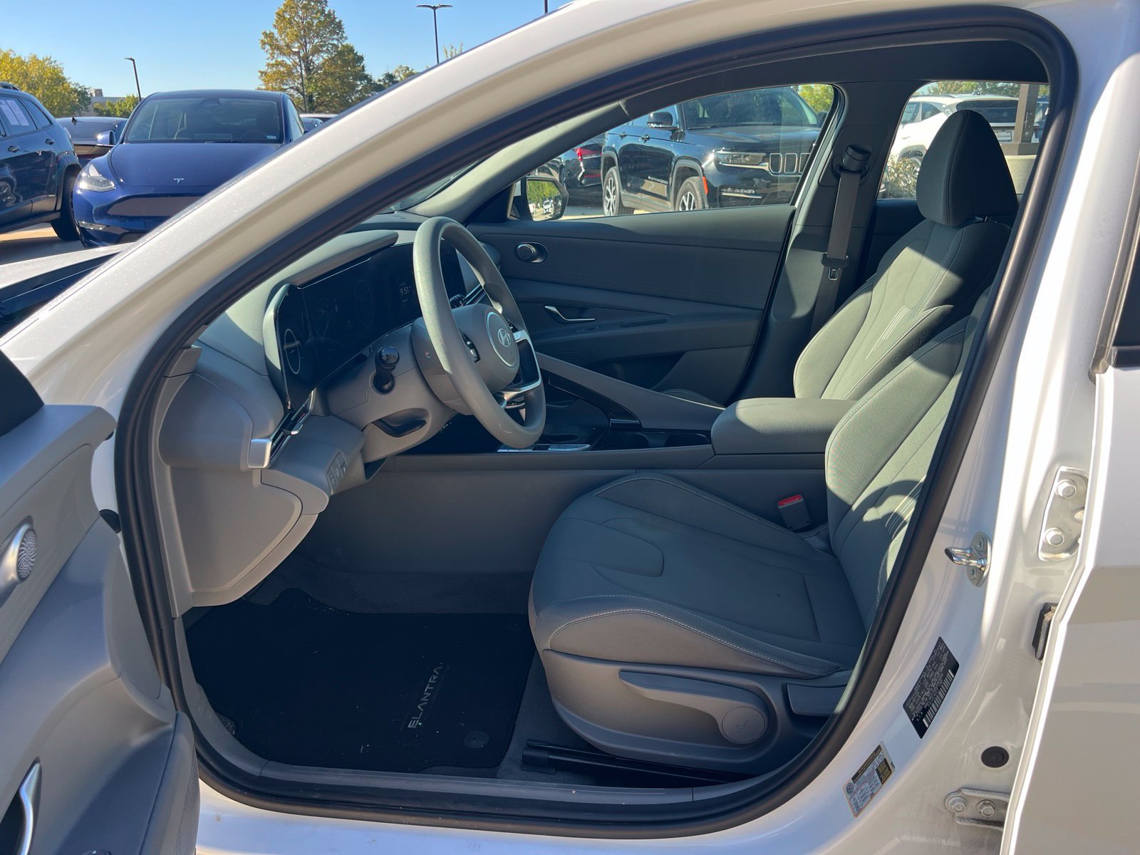 Used 2024 Hyundai Elantra Blue FWD image 21