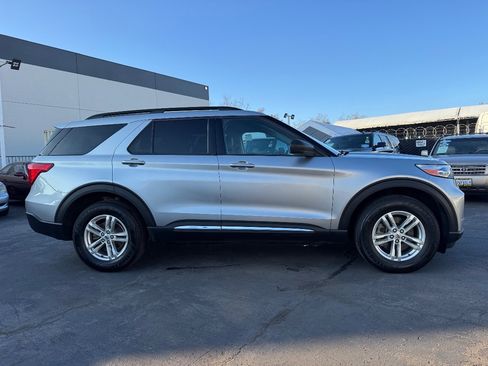 Used 2023 Ford Explorer XLT w/ Equipment Group 202A AWD/4WD image 6