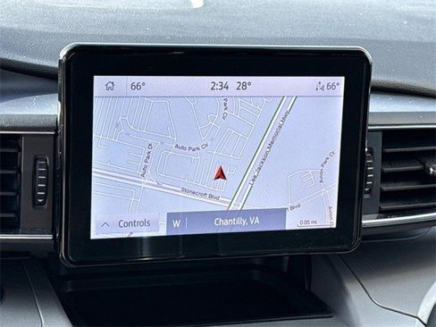 Used 2022 Ford Explorer XLT w/ Equipment Group 202A image 19