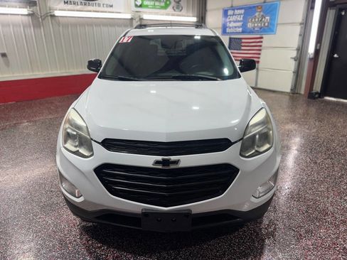 Used 2017 Chevrolet Equinox LT image 3