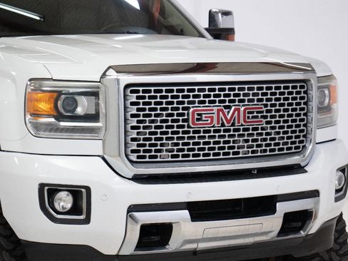 Used 2016 GMC Sierra 2500 Denali w/ Duramax Plus Package image 10