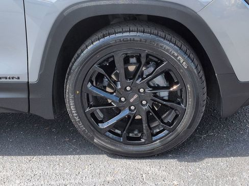 Used 2024 GMC Terrain SLE w/ Driver Convenience Package FWD image 11