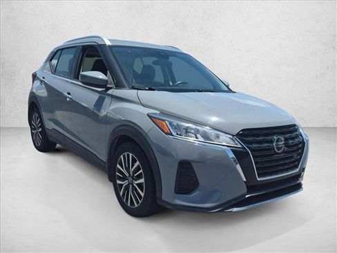 Used 2021 Nissan Kicks SV FWD image 3