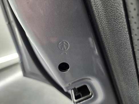 Used 2025 Volkswagen Atlas SE image 43