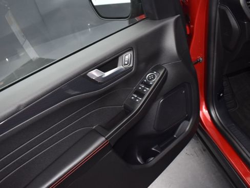 Certified 2025 Ford Escape ST-Line image 9