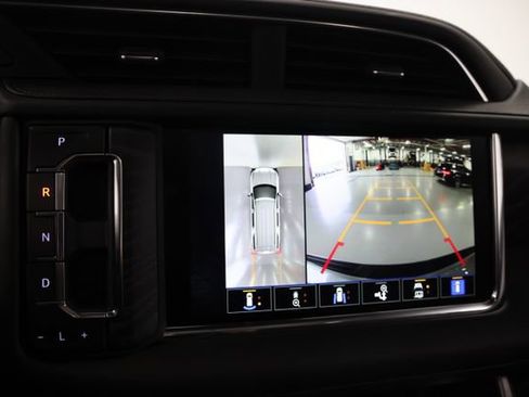Used 2024 GMC Yukon XL Denali AWD/4WD image 32