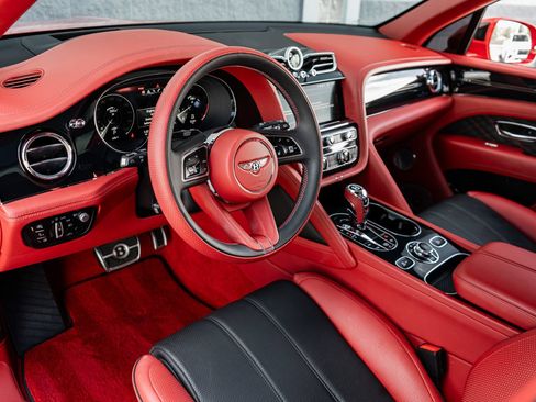 Certified 2023 Bentley Bentayga Extended Wheelbase AWD/4WD image 31