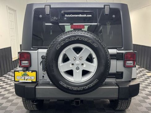 Used 2014 Jeep Wrangler Unlimited Freedom Edition image 4