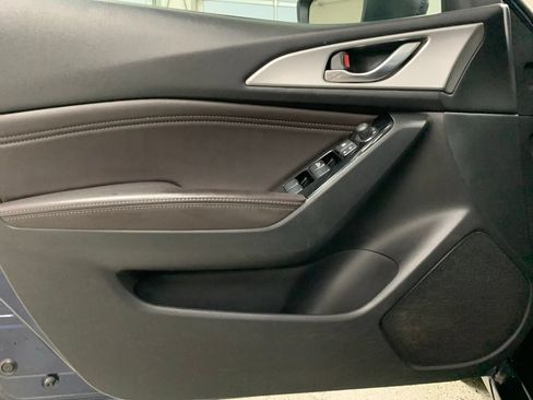 Used 2018 MAZDA MAZDA3 Touring FWD image 13