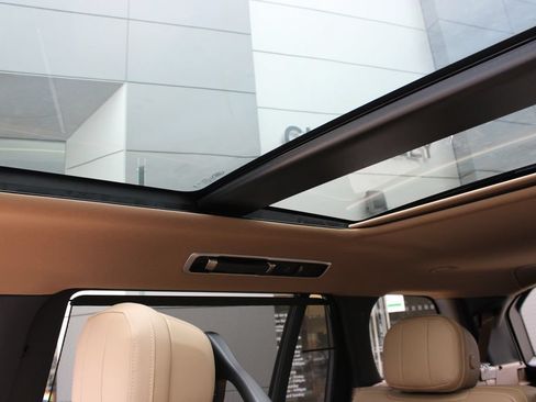 New 2026 Land Rover Range Rover Long Wheelbase SE AWD/4WD image 30