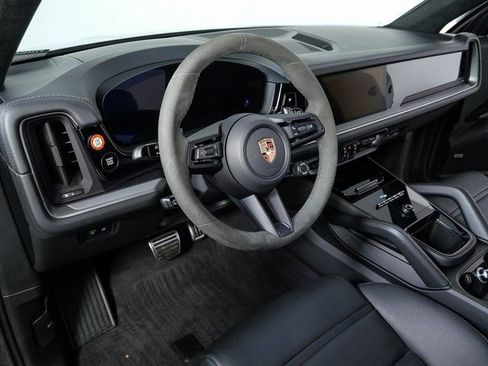 Certified 2025 Porsche Cayenne GTS image 4