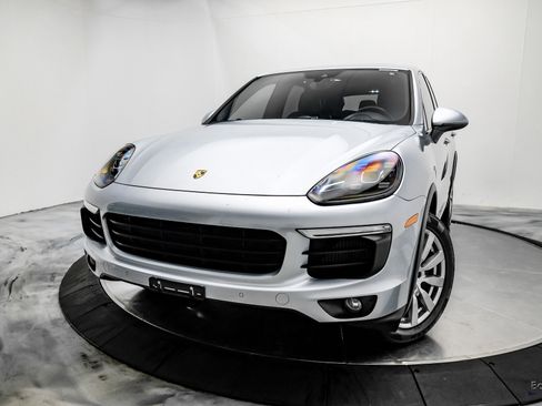 Used 2017 Porsche Cayenne S image 3