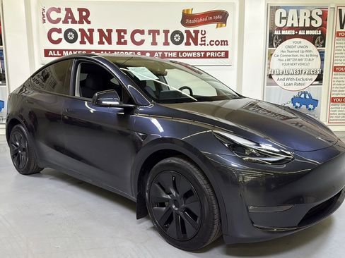 Used 2024 Tesla Model Y Long Range AWD/4WD image 5