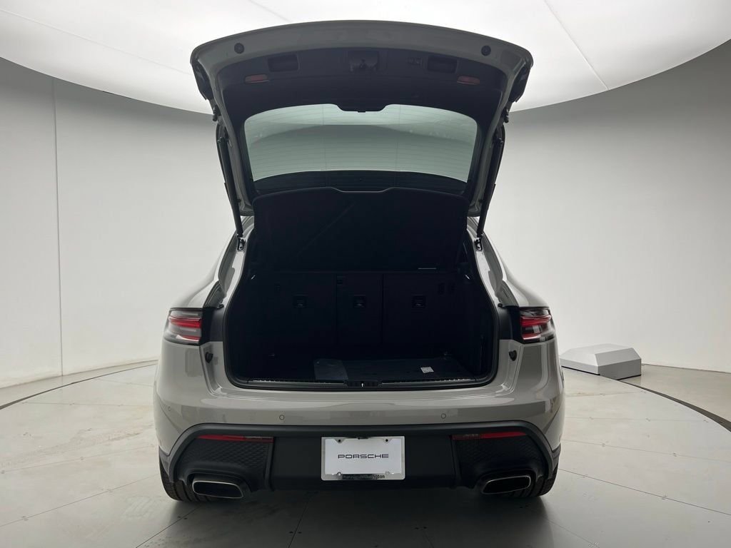 Used 2026 Porsche Macan AWD/4WD image 20