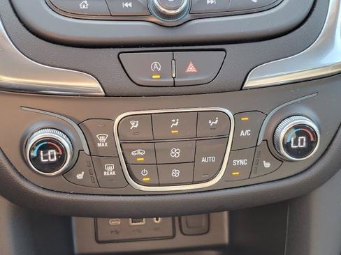Used 2024 Chevrolet Equinox LT w/ LPO, Floor Liner Package FWD image 21
