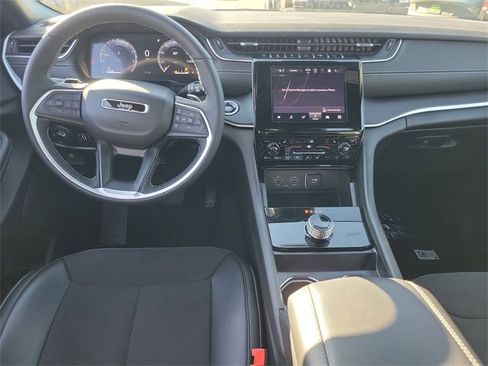 New 2025 Jeep Grand Cherokee L Altitude image 8