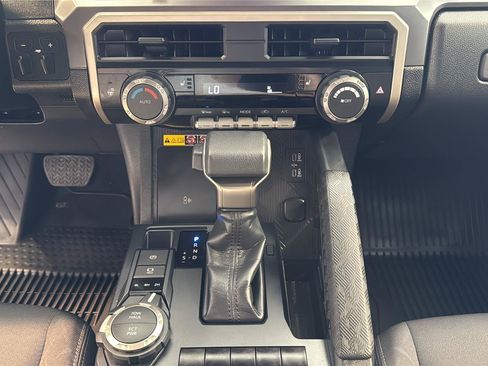 Used 2024 Toyota Tacoma SR5 AWD/4WD image 25