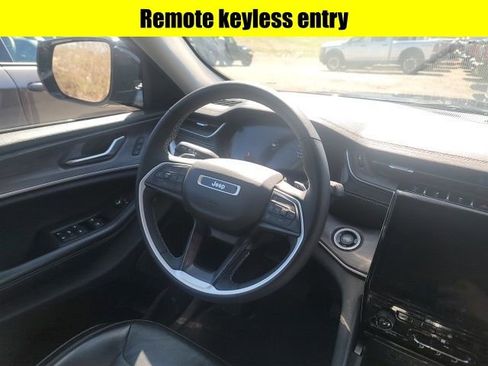 Used 2023 Jeep Grand Cherokee Limited image 12